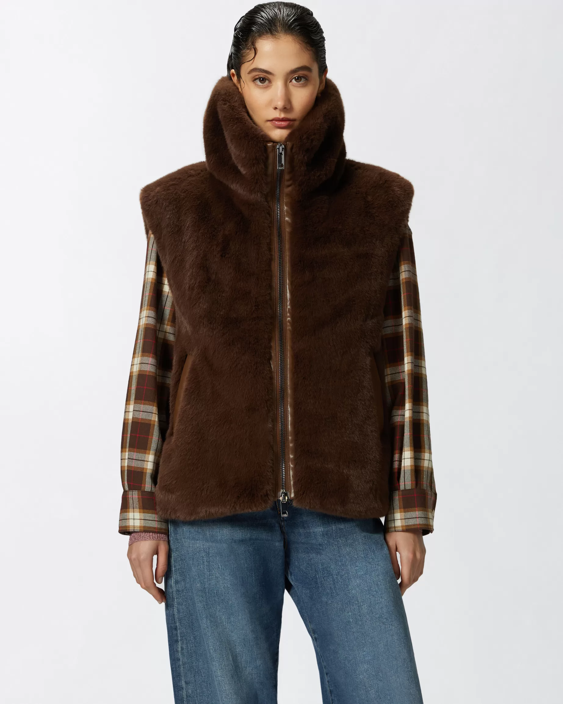 PINKO Kamizelki, Płaszcze, Trencze | Sleeveless faux fur jacket with high collar. KASZTANOWYBRĄZ